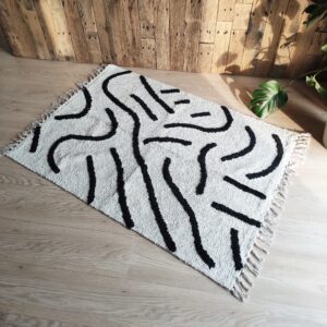 Grof geweven tapijt met speelse print zwart - wit